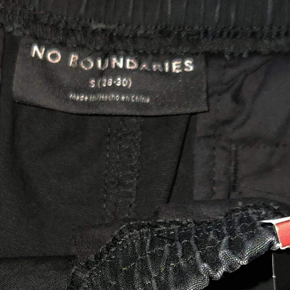 🩳 Men’s Distressed Black Shorts – Size Small 28–30, 100% Cotton, NWT